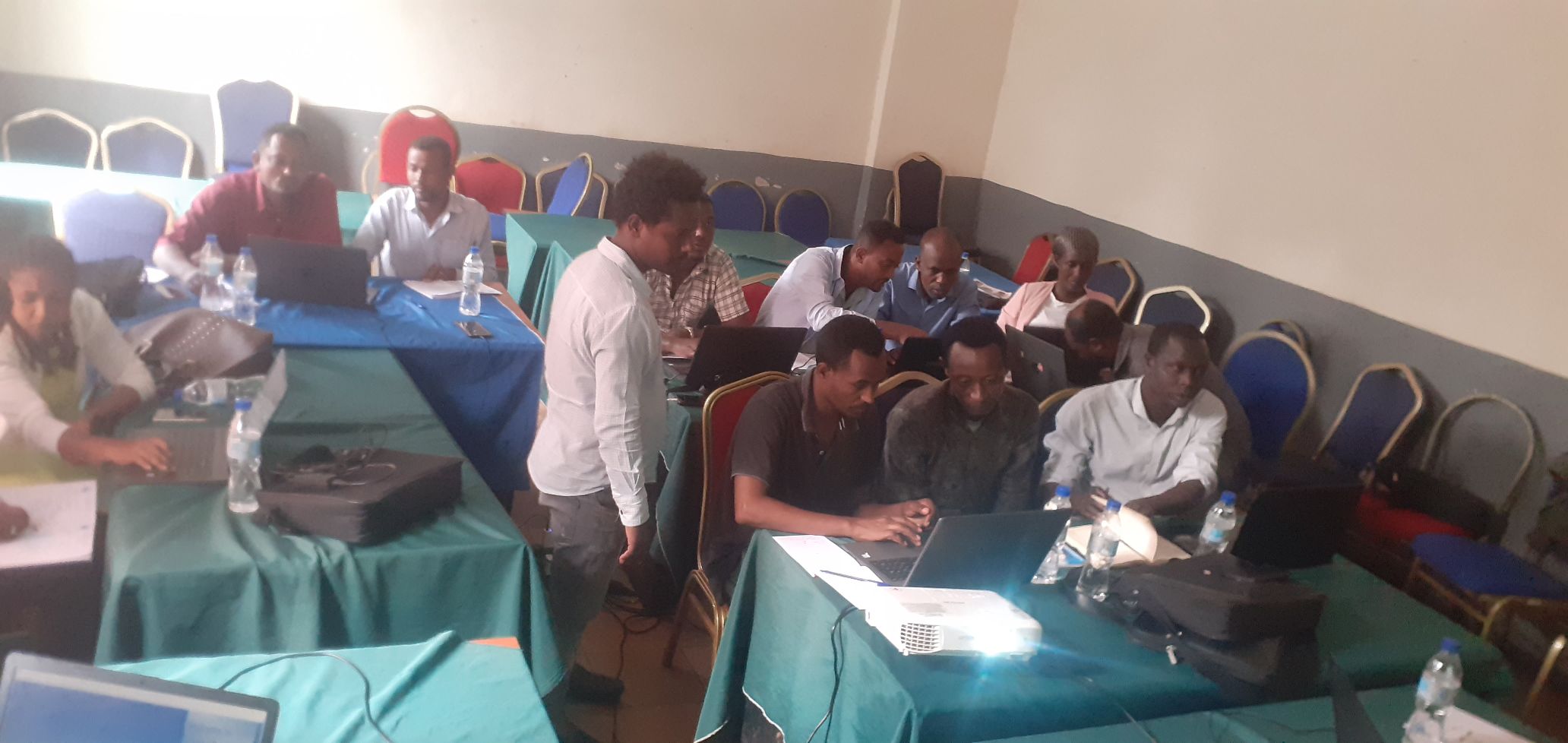 የቤኒሻንጉል ጉሙዝ ብድር እና ቁጠባ ተቋም ማኔጅመንት፣ የውስጥ ኦዲተሮች እና የዋና መ/ቤት ከፍተኛ ኦፊሰሮች በተቋሙ በብዙሃኑ ቅርንጫፎች እየተተገበረ የሚገኘውን የኮር-ባንኪንግ ቴክኖሎጂ